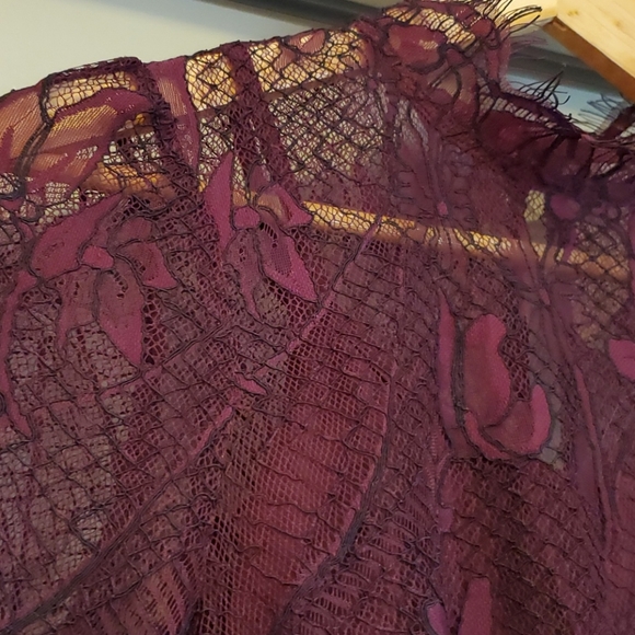 Frnch lace blouse - Picture 2 of 12